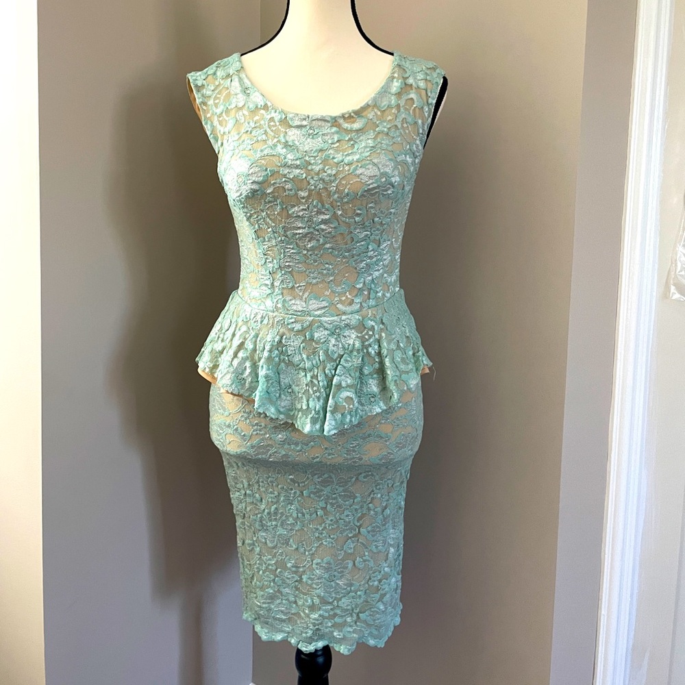 Light blue/mint green lace Alexia Admor midi dress in size small